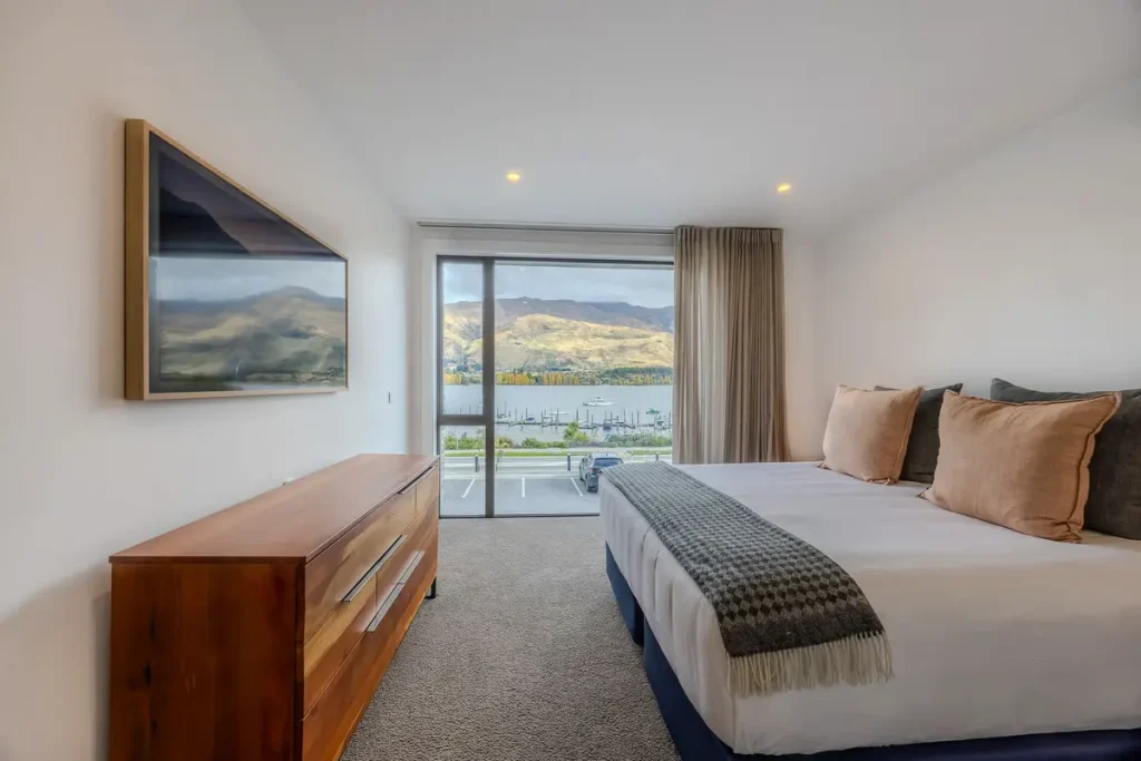 2 bedroom apartments Wanaka lake view