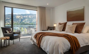 2 bedroom apartment Wanaka lake view