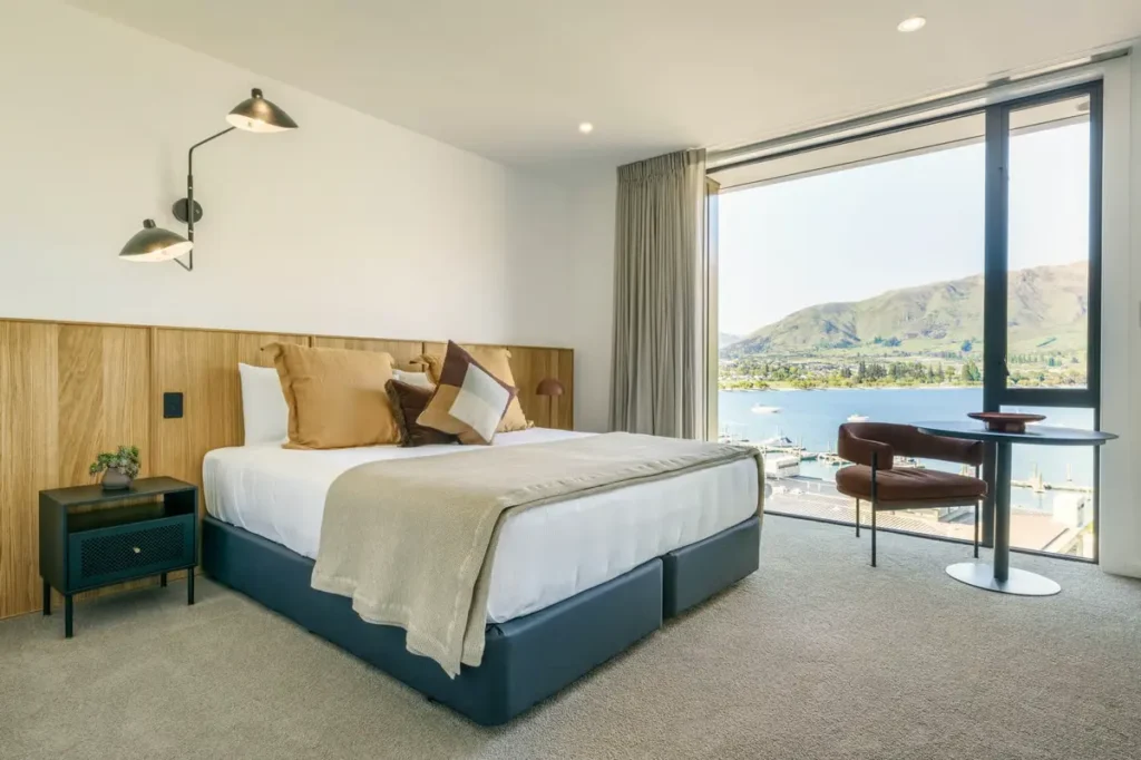 studio rooms Wanaka lake view